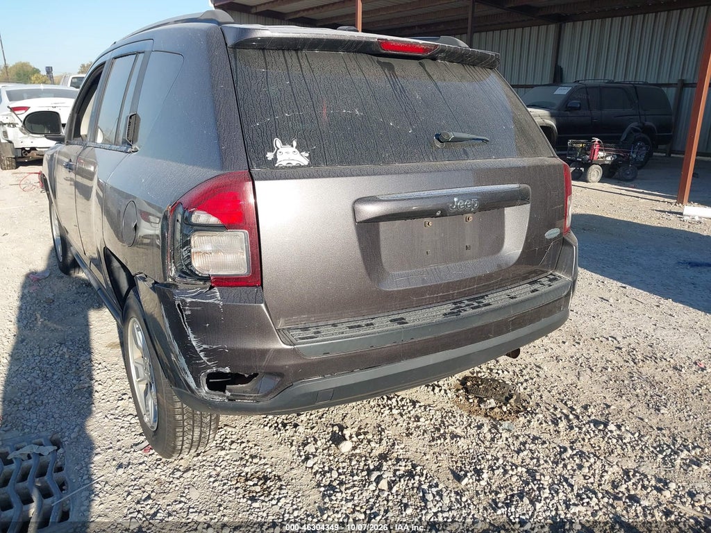 2017 Jeep Compass Latitude FWD photo 6