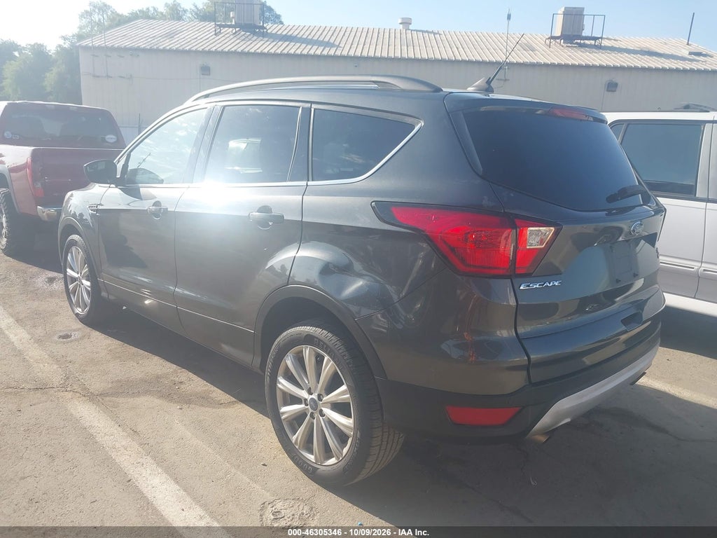 2019 Ford Escape SEL photo 3