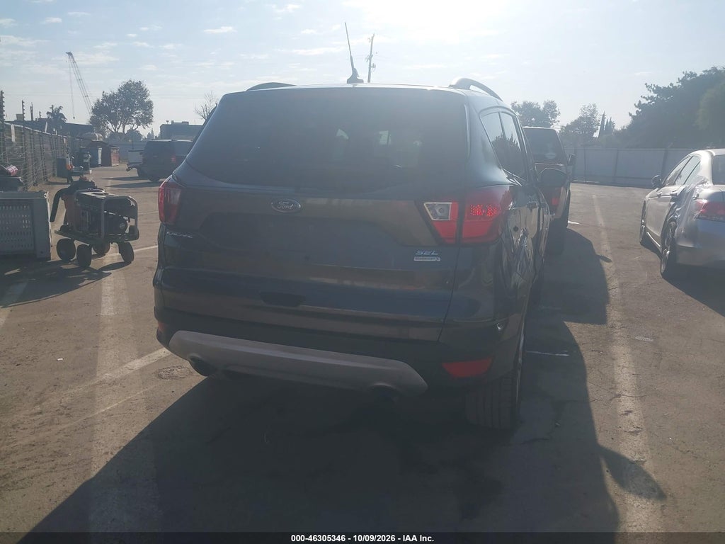 2019 Ford Escape SEL photo 4