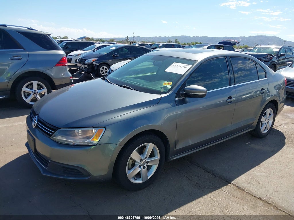 2013 Volkswagen Jetta 2.0L TDI photo 2