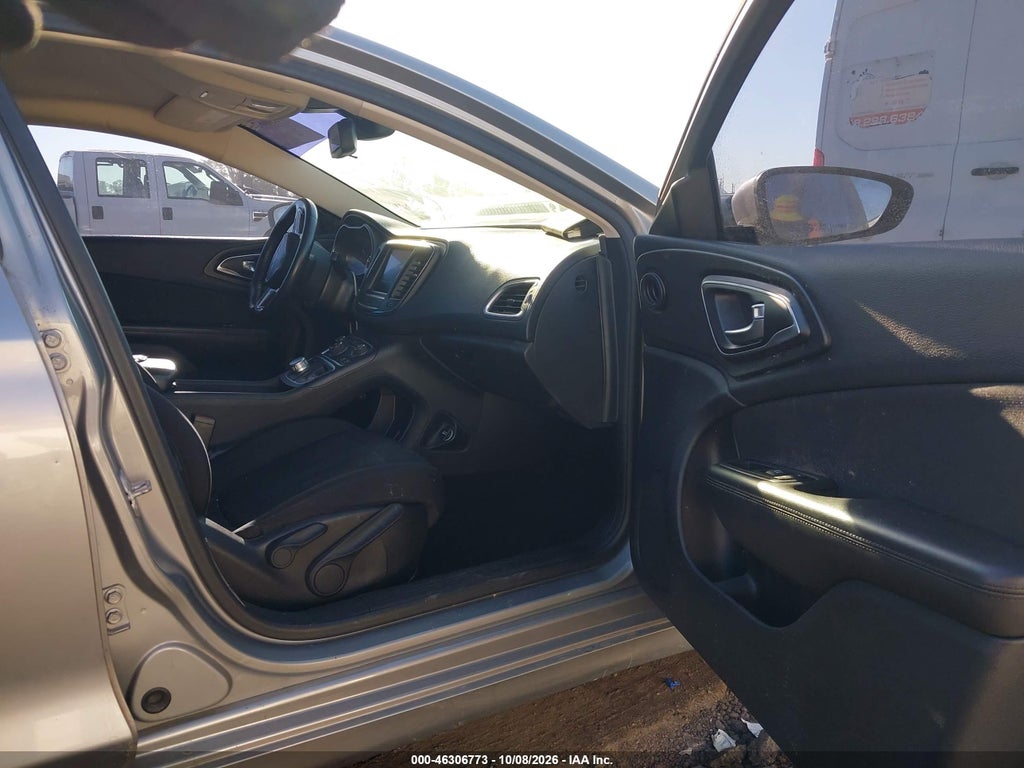 2015 Chrysler 200 Limited photo 5