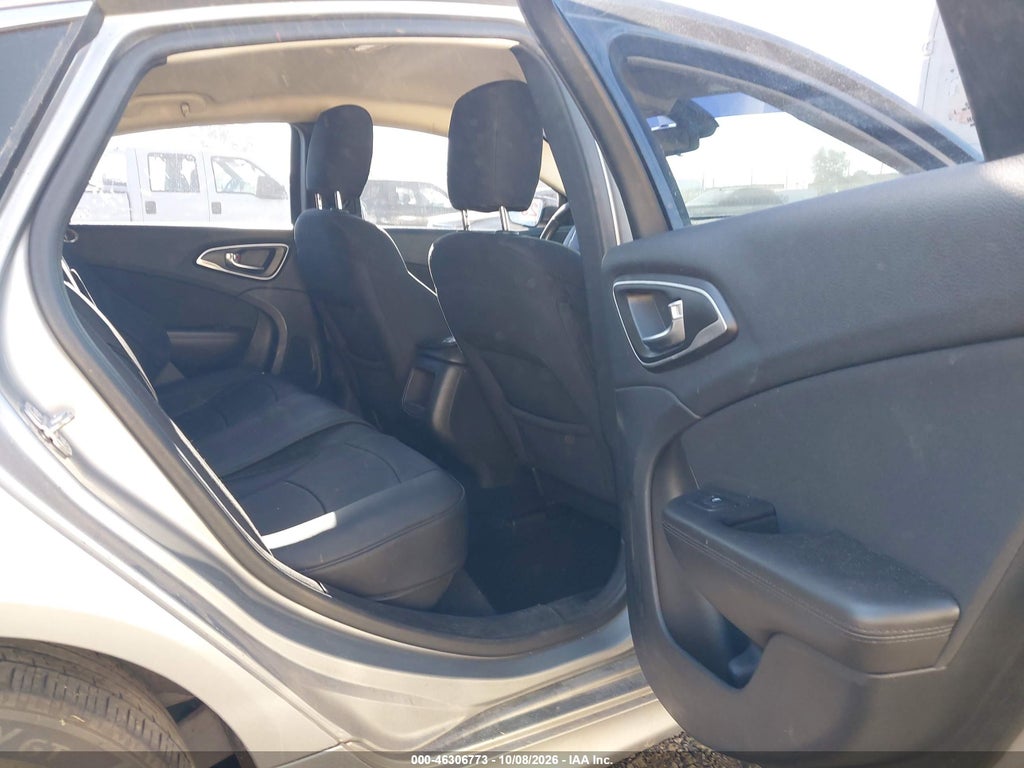 2015 Chrysler 200 Limited photo 8