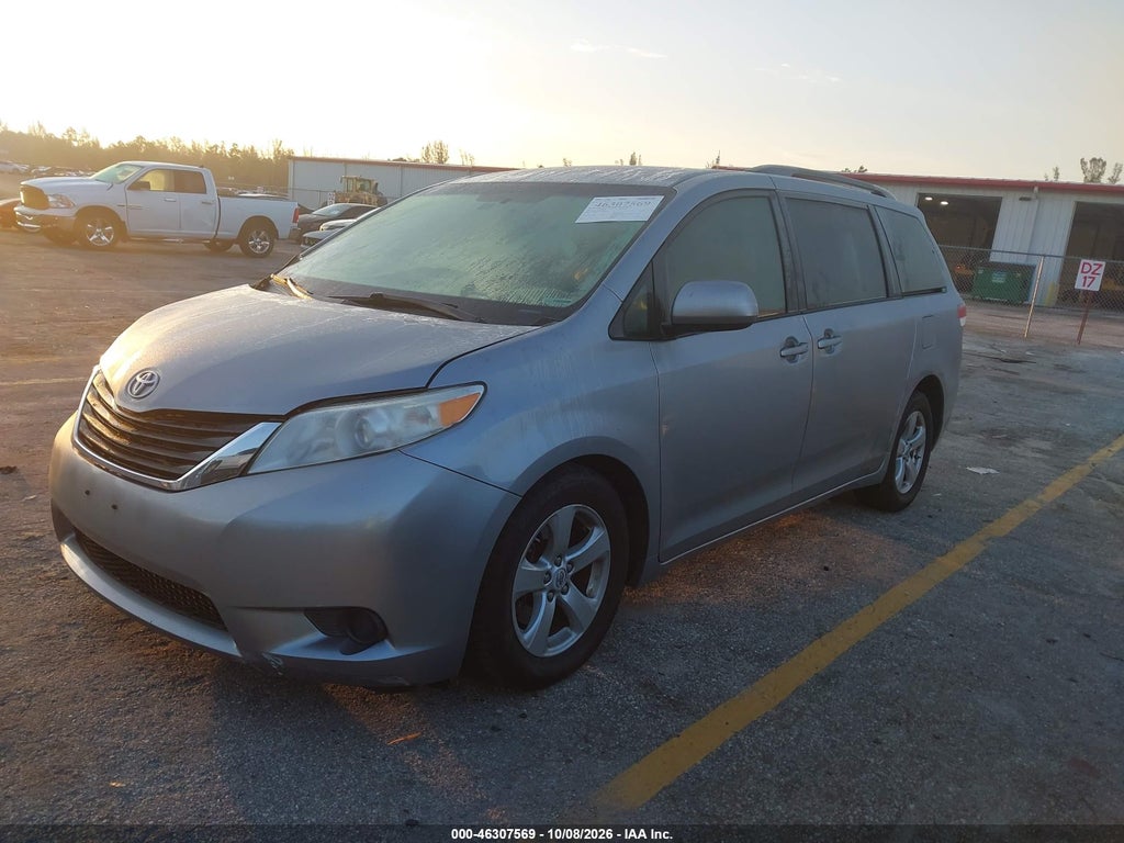 2013 Toyota Sienna LE V6 8 Passenger photo 2