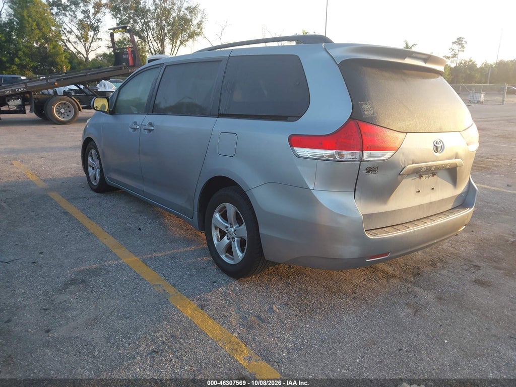 2013 Toyota Sienna LE V6 8 Passenger photo 3