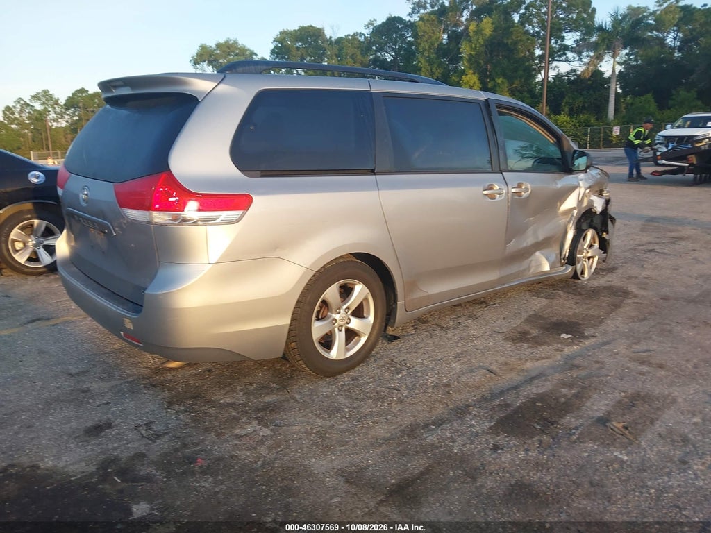 2013 Toyota Sienna LE V6 8 Passenger photo 4