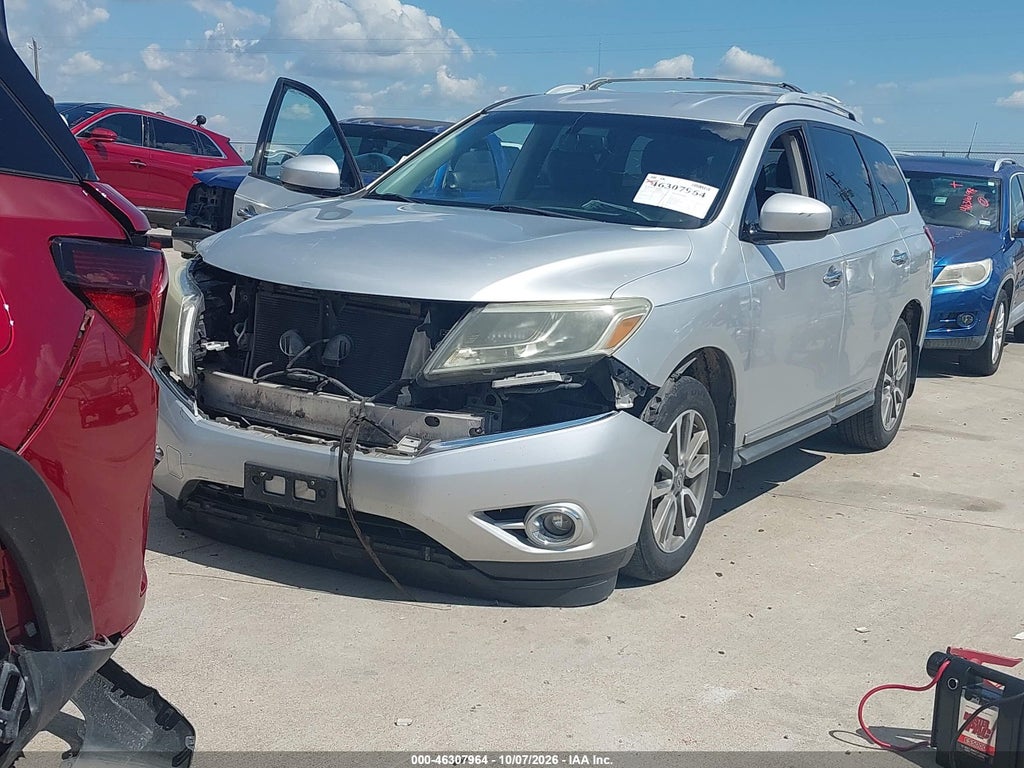 2013 Nissan Pathfinder SL photo 2