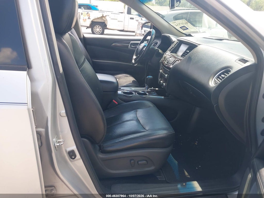 2013 Nissan Pathfinder SL photo 5