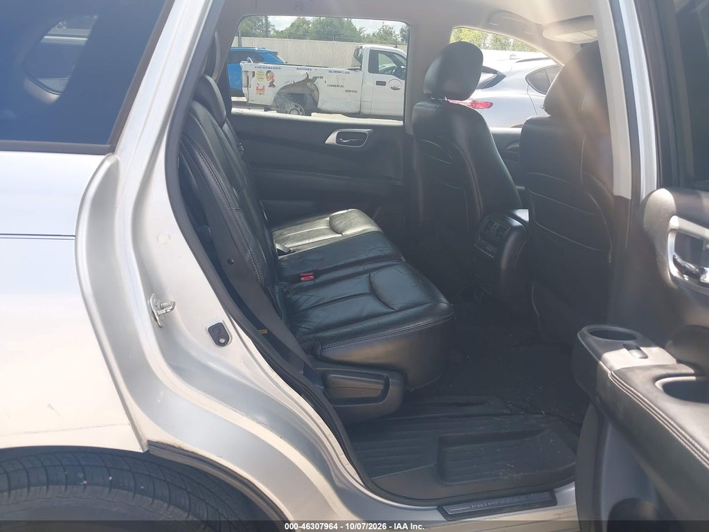 2013 Nissan Pathfinder SL photo 8