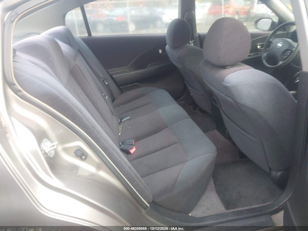 2002 Nissan Altima 3.5 SE photo 8