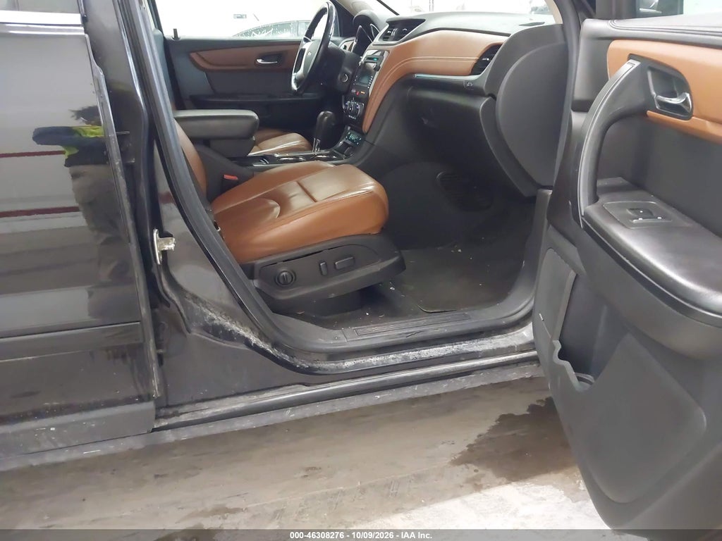 2016 Chevrolet Traverse 2LT photo 5