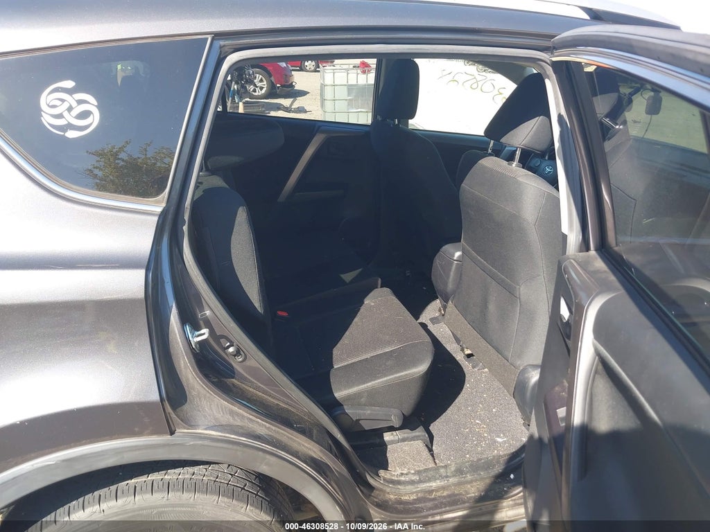 2016 Toyota RAV4 LE photo 8
