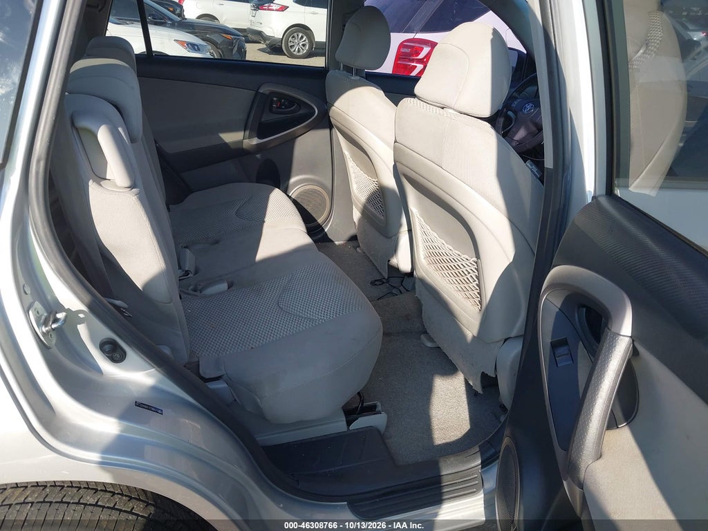 2008 Toyota RAV4 Limited V6 photo 8