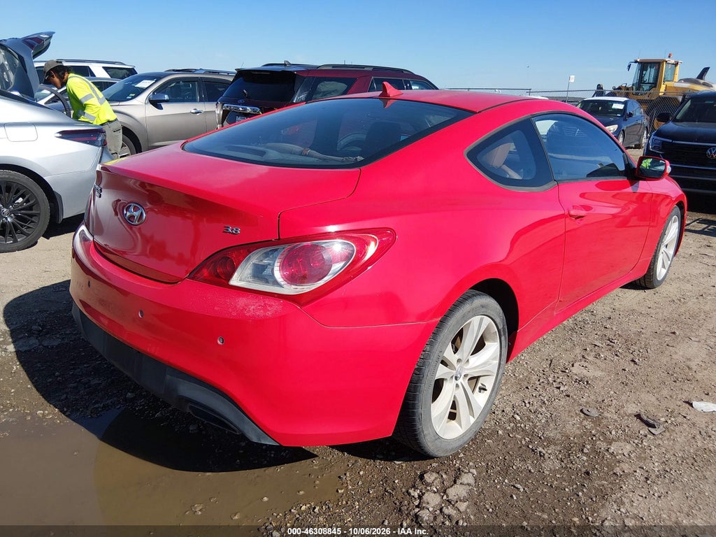 2010 Hyundai Genesis 3.8 Grand Touring photo 4