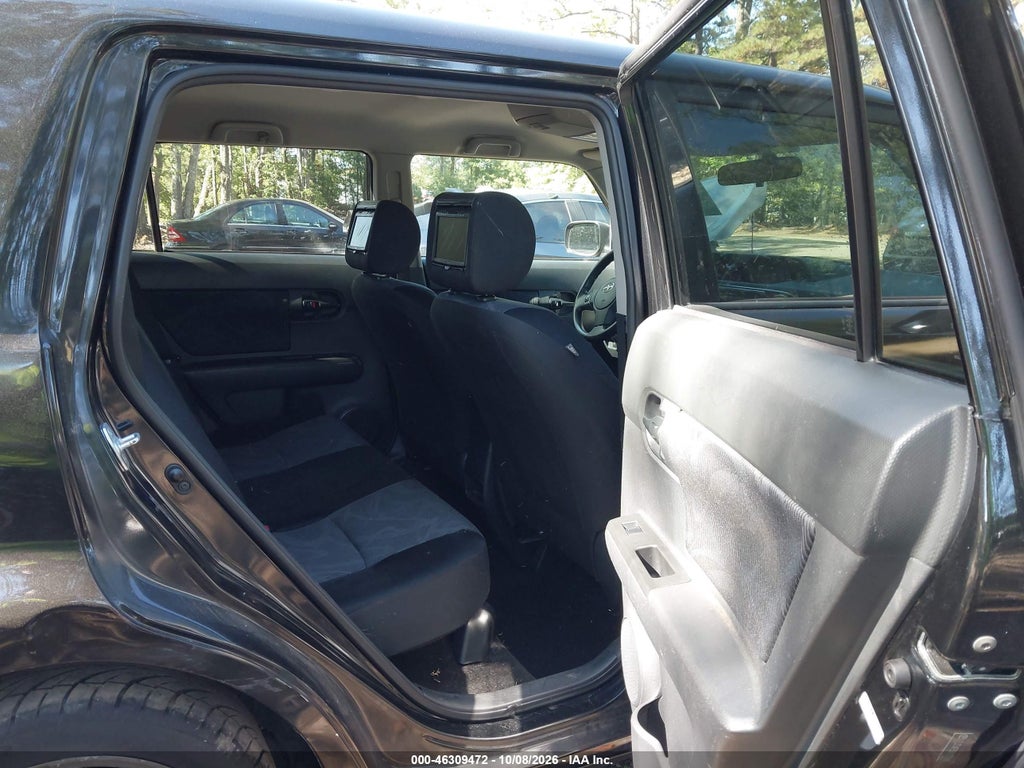 2011 Scion XB photo 8