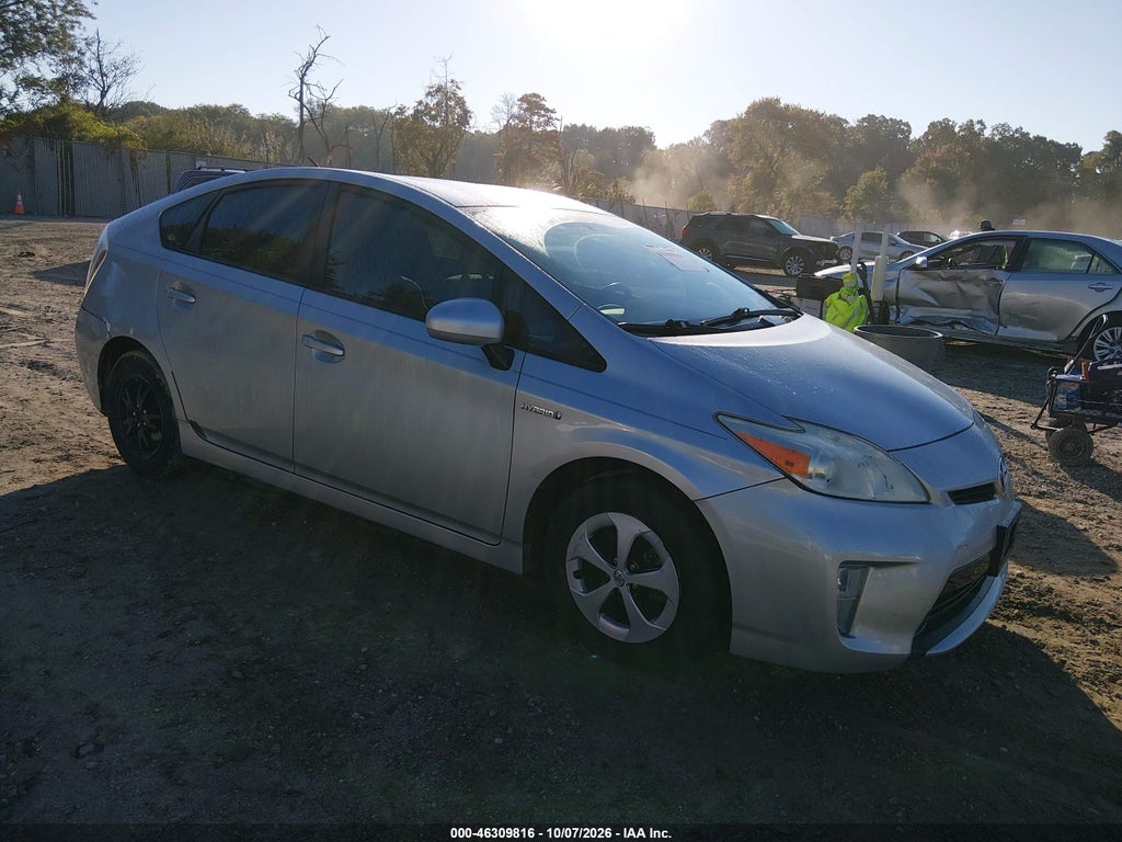2013 Toyota Prius TWO photo 1