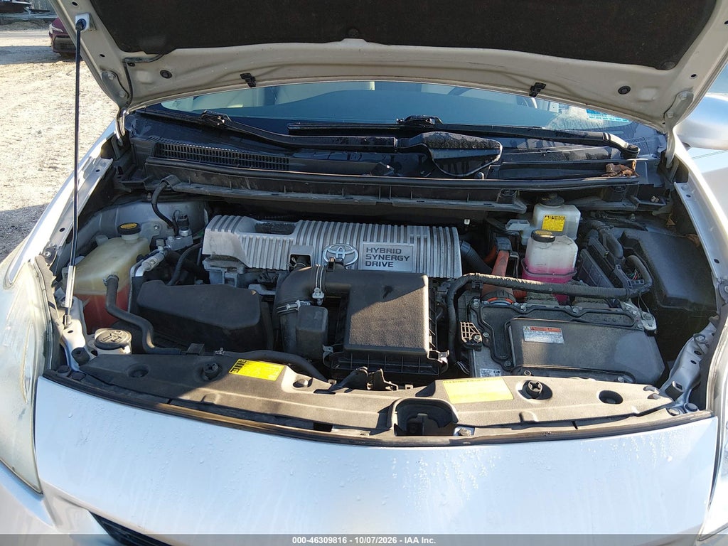 2013 Toyota Prius TWO photo 10