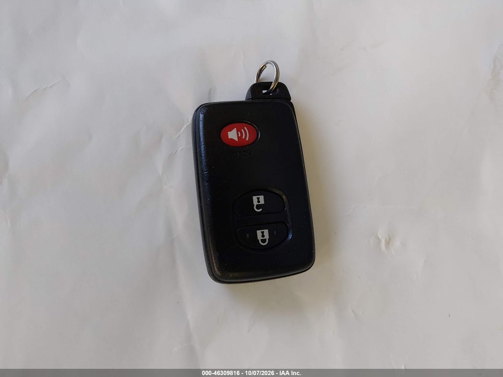 2013 Toyota Prius TWO photo 11