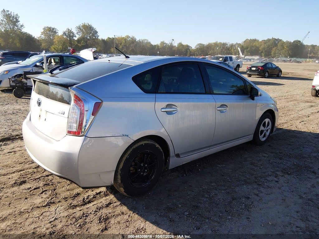 2013 Toyota Prius TWO photo 4