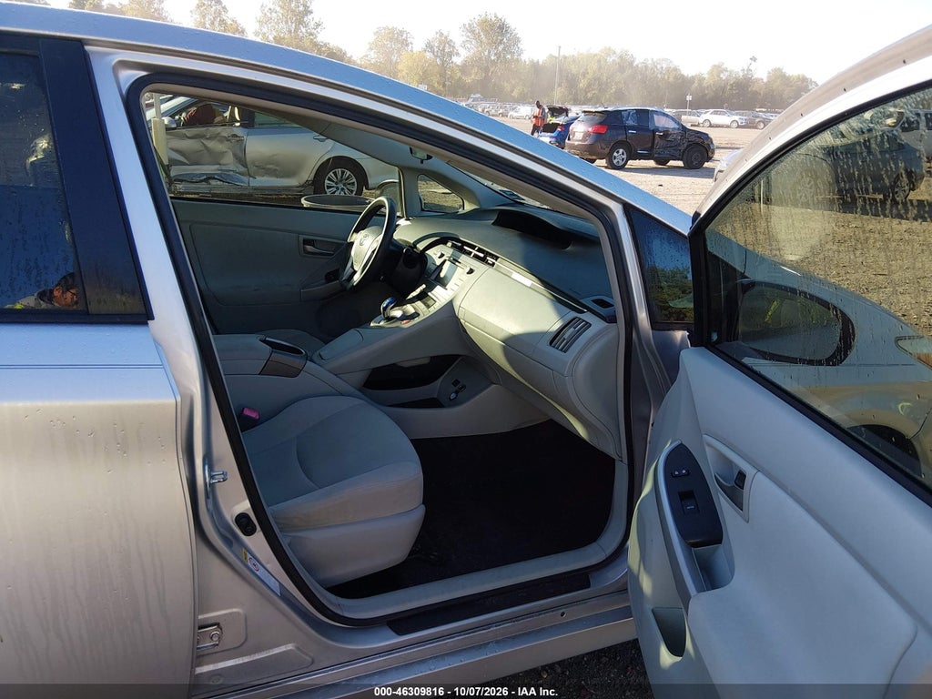 2013 Toyota Prius TWO photo 5
