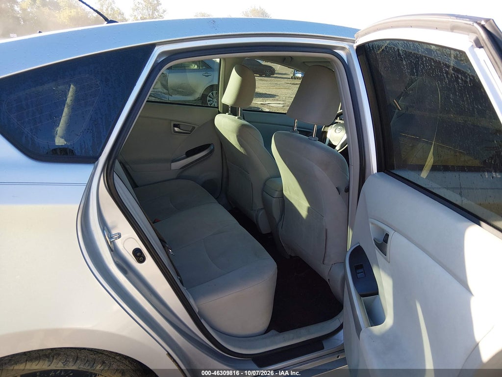 2013 Toyota Prius TWO photo 8
