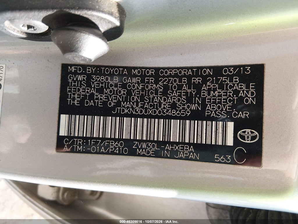 2013 Toyota Prius TWO photo 9