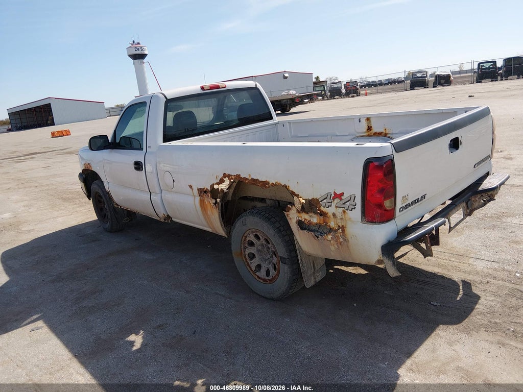 2005 Chevrolet Silverado 1500 Work Truck photo 3