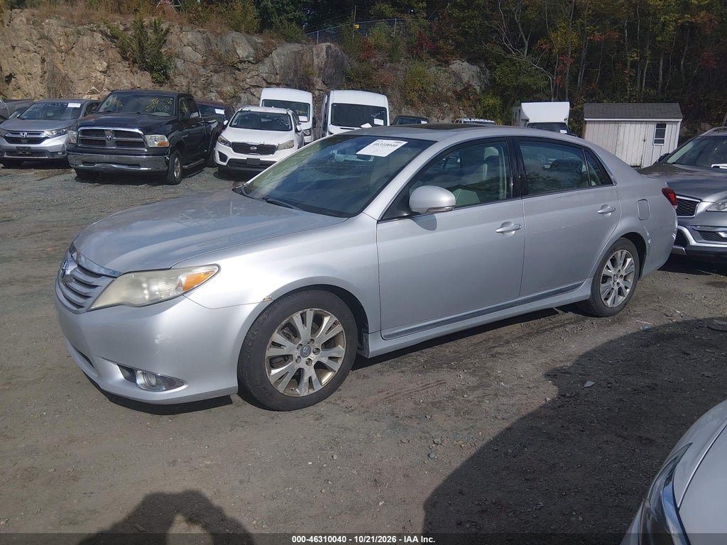 2011 Toyota Avalon photo 2