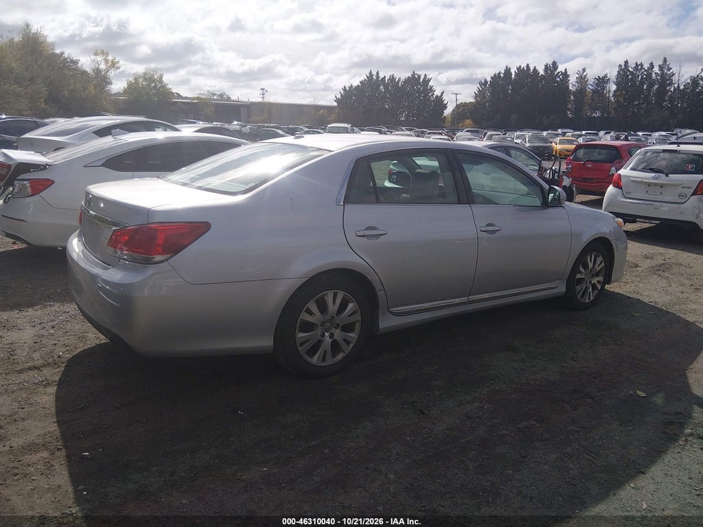 2011 Toyota Avalon photo 4