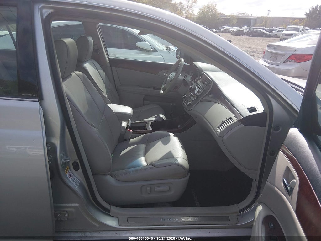 2011 Toyota Avalon photo 5
