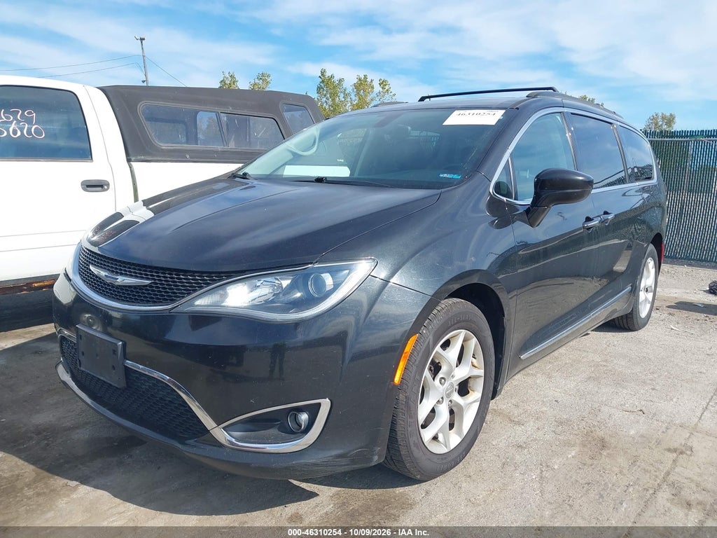 2017 Chrysler Pacifica Touring-L photo 2