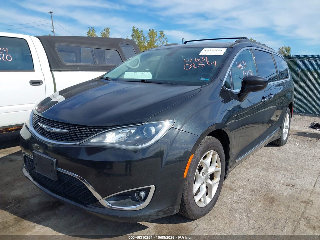 2017 Chrysler Pacifica Touring-L photo 6
