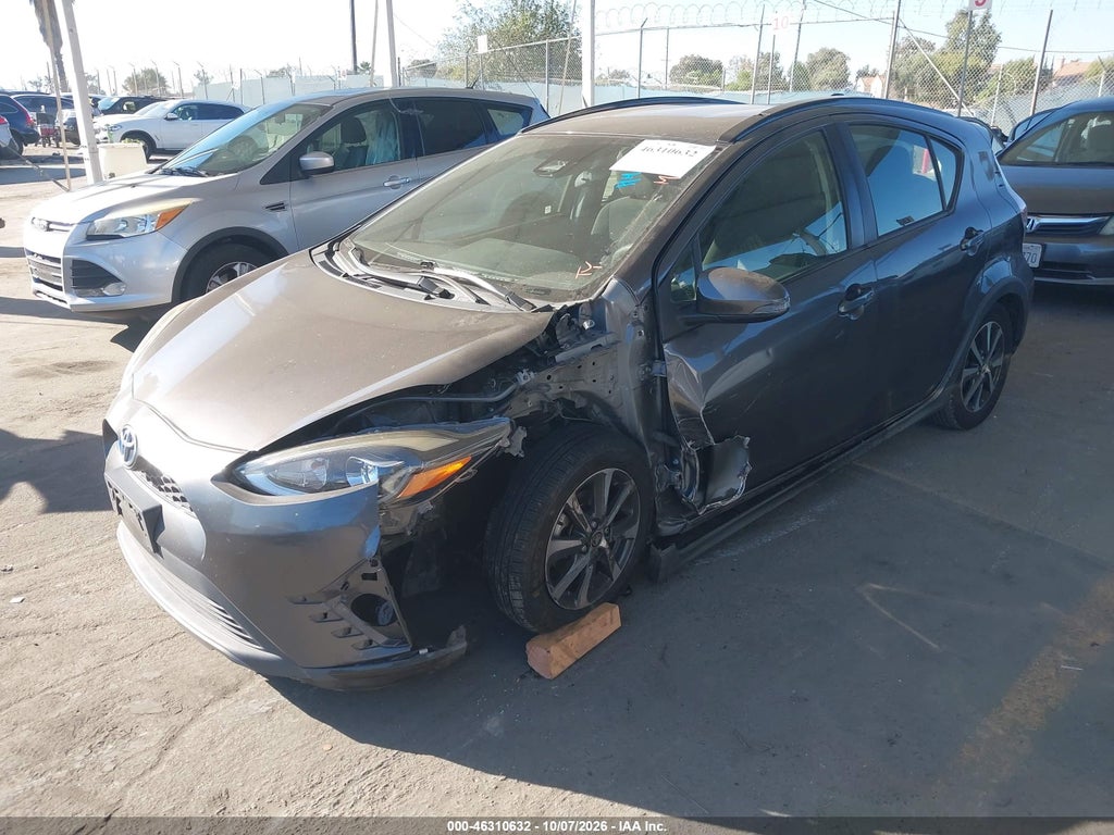 2019 Toyota Prius C L photo 2