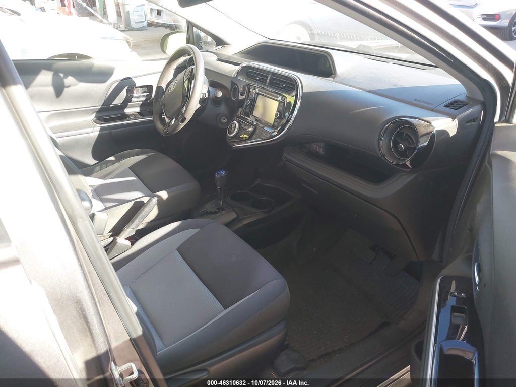 2019 Toyota Prius C L photo 5