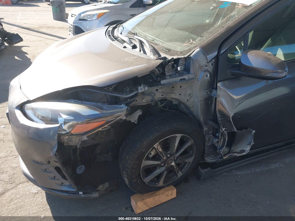 2019 Toyota Prius C L photo 6