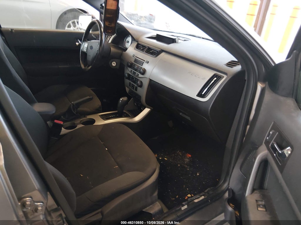 2011 Ford Focus SES photo 5