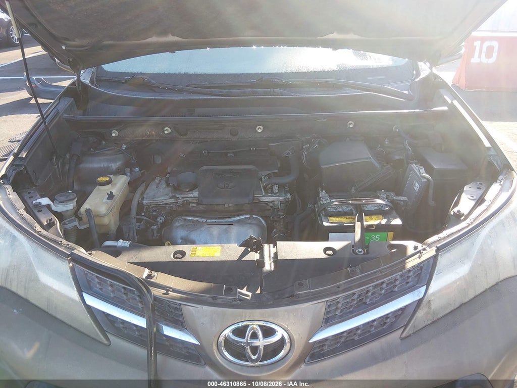 2014 Toyota RAV4 XLE photo 10
