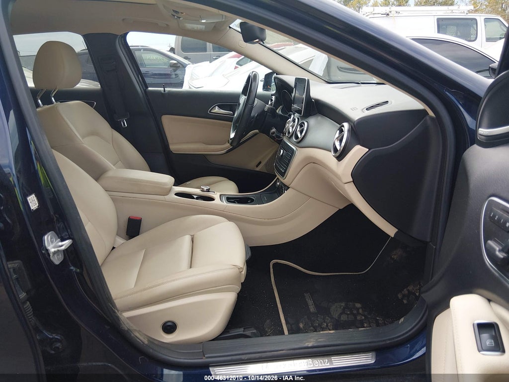 2017 Mercedes-Benz GLA 250 4MATIC photo 5