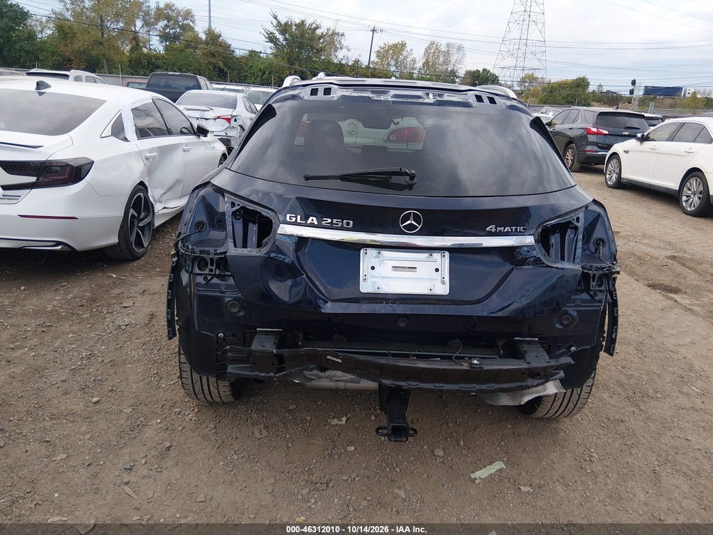 2017 Mercedes-Benz GLA 250 4MATIC photo 6