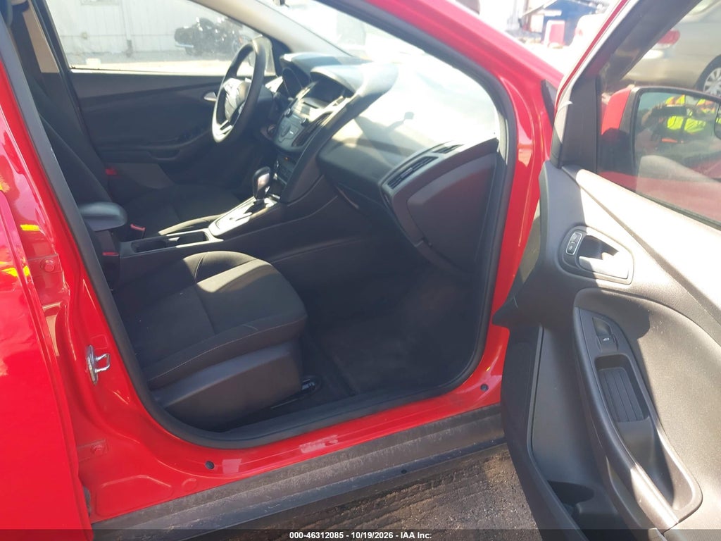 2017 Ford Focus SE photo 5