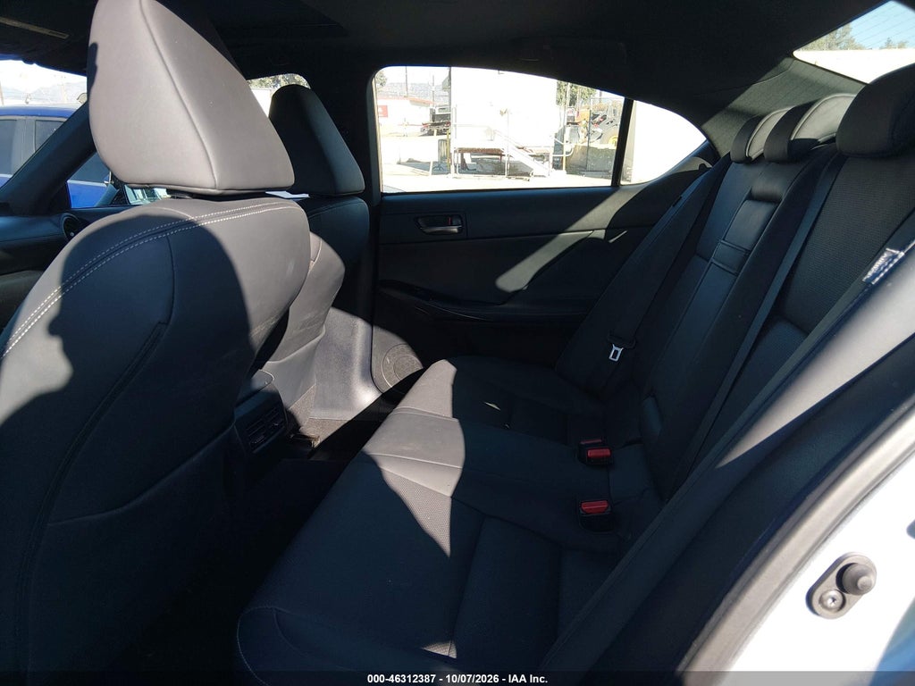 2023 Lexus IS 300 photo 8