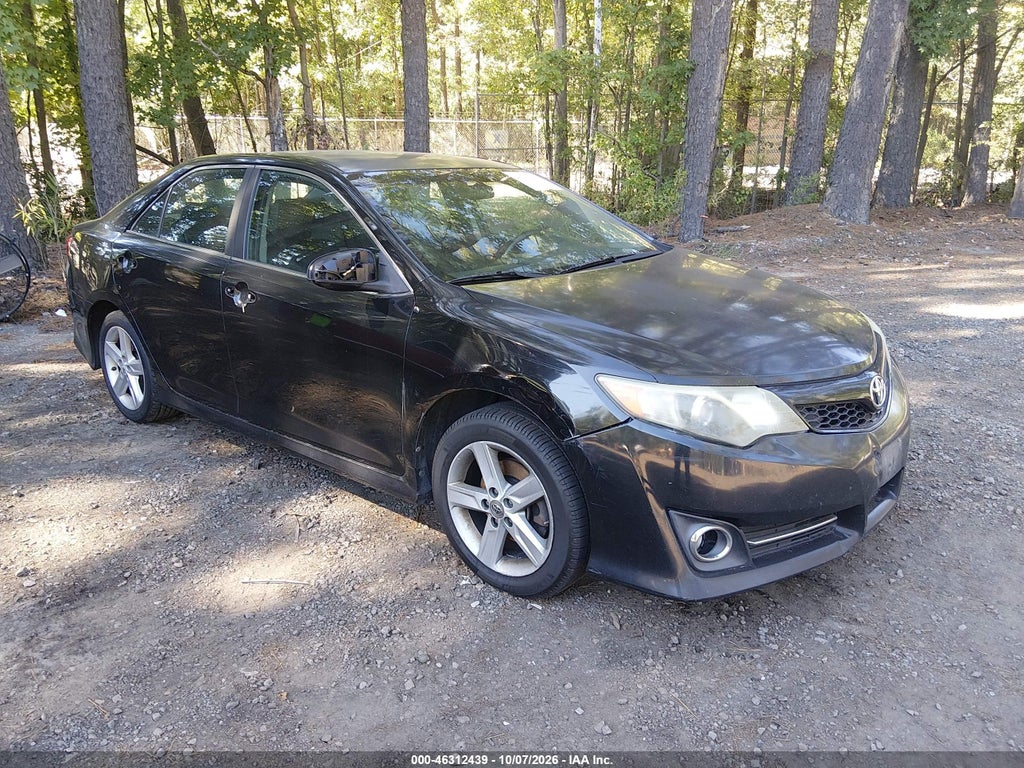 2012 Toyota Camry SE photo 1