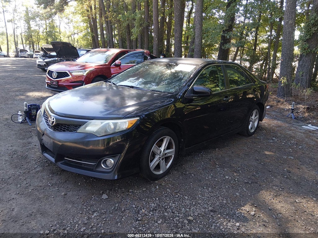 2012 Toyota Camry SE photo 2