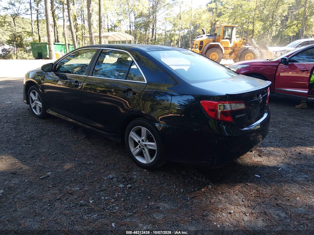 2012 Toyota Camry SE photo 3