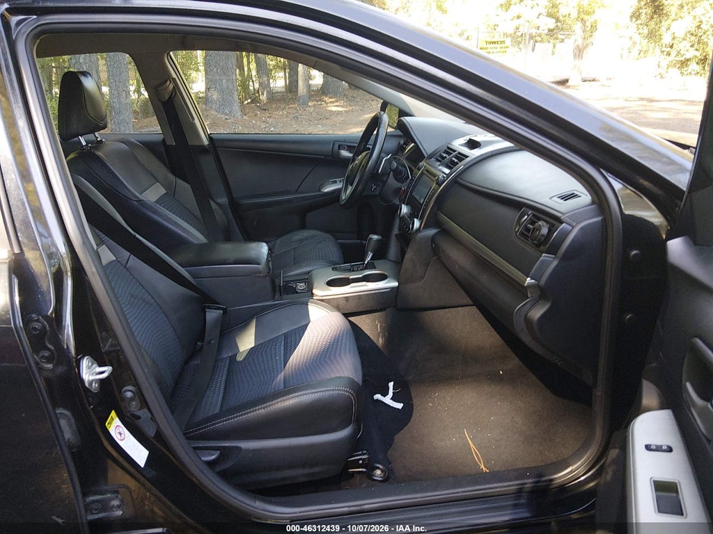2012 Toyota Camry SE photo 5