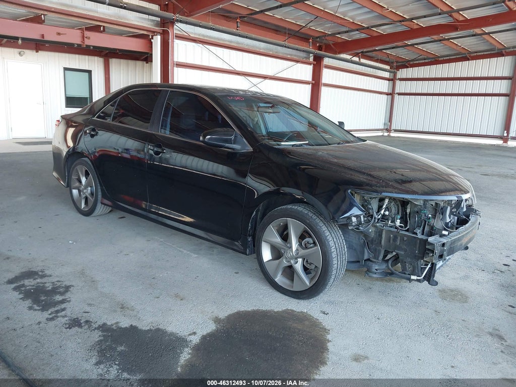 2014 Toyota Camry SE Sport photo 1