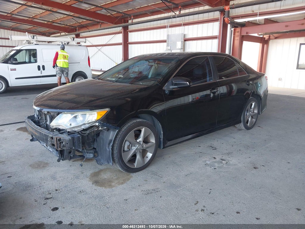 2014 Toyota Camry SE Sport photo 2