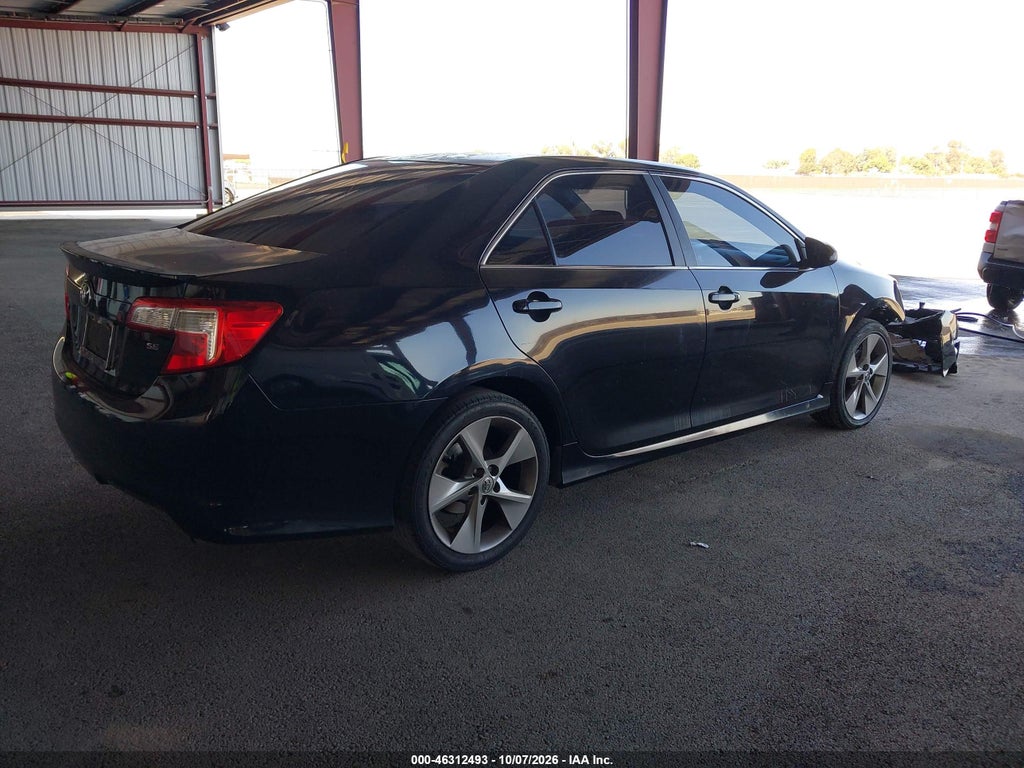2014 Toyota Camry SE Sport photo 4