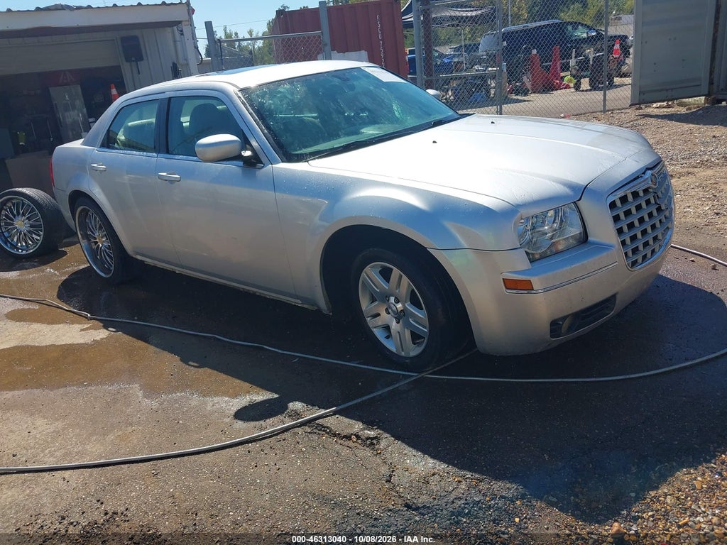 2005 Chrysler 300 Touring photo 1