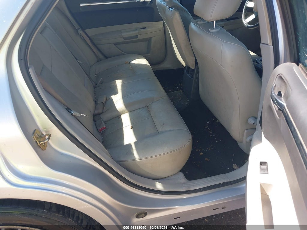 2005 Chrysler 300 Touring photo 8