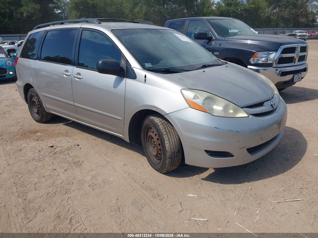 2010 Toyota Sienna CE/LE photo 1